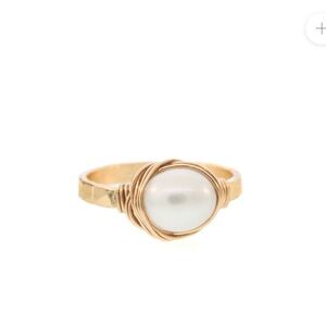 Judith Bright- Petite Rock Nest Ring Pearl size 4.25